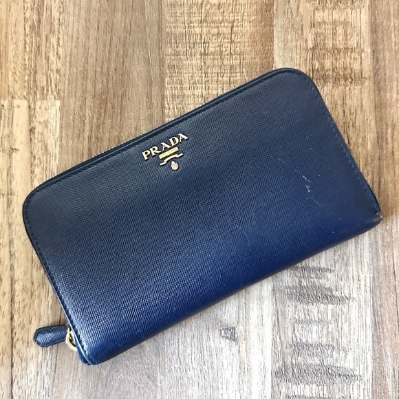 Authentic Prada Classic Blue Saffiano wallet - Picture 1 of 13